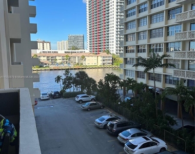 1833 S Ocean Dr - Photo Thumbnail 8