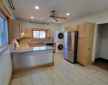 83 Belgrade Ave - Photo Thumbnail 16