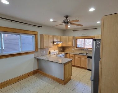 83 Belgrade Ave - Photo Thumbnail 17