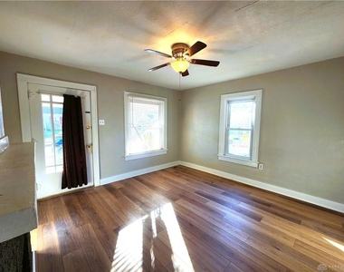 1331 Oakdale Avenue - Photo Thumbnail 5