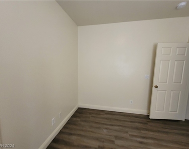 8240 Aurora Peak Avenue - Photo Thumbnail 43