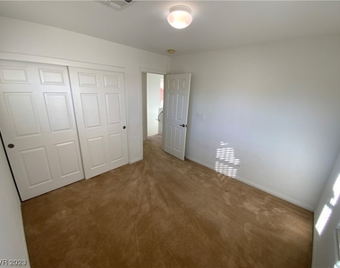 9272 Weeping Water Avenue - Photo Thumbnail 10