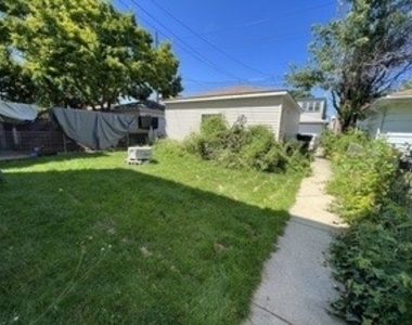 2516 W Hutchinson Street - Photo Thumbnail 4