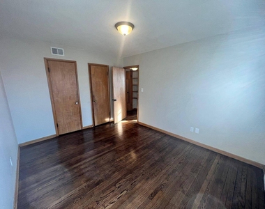 7306 W Burleigh St - Photo Thumbnail 2