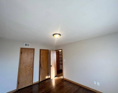 7306 W Burleigh St - Photo Thumbnail 5