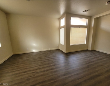 8240 Aurora Peak Avenue - Photo Thumbnail 20