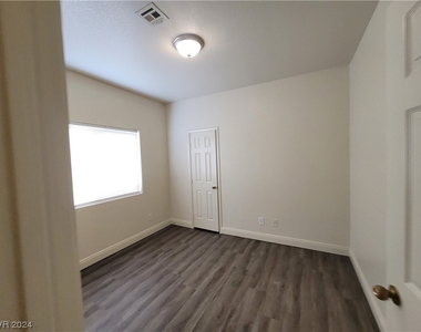 8240 Aurora Peak Avenue - Photo Thumbnail 38