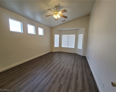 8240 Aurora Peak Avenue - Photo Thumbnail 26