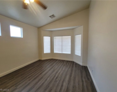 8240 Aurora Peak Avenue - Photo Thumbnail 27