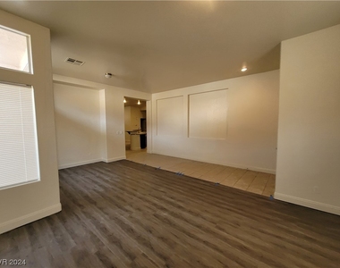 8240 Aurora Peak Avenue - Photo Thumbnail 21