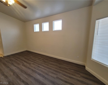 8240 Aurora Peak Avenue - Photo Thumbnail 29