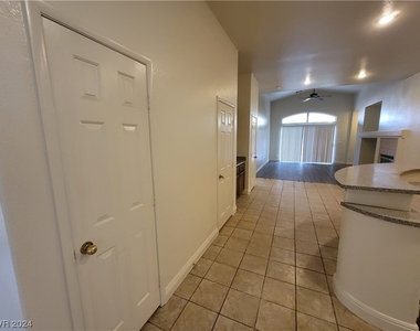 8240 Aurora Peak Avenue - Photo Thumbnail 14