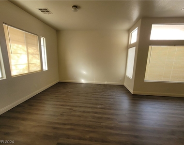 8240 Aurora Peak Avenue - Photo Thumbnail 19