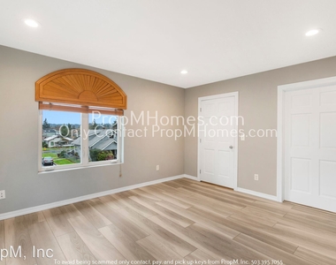 203 W Clackamas Boulevard - Photo Thumbnail 16