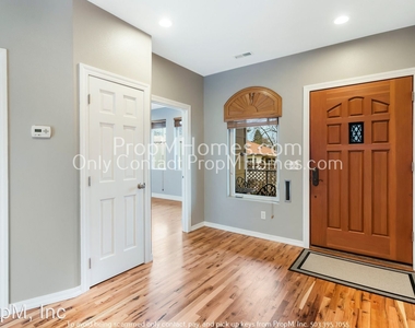 203 W Clackamas Boulevard - Photo Thumbnail 18