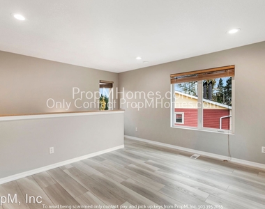 203 W Clackamas Boulevard - Photo Thumbnail 17