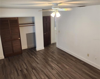 960 Dolphin Avenue - Photo Thumbnail 7