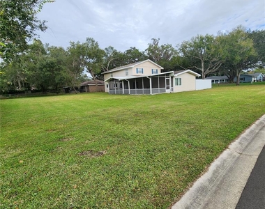 960 Dolphin Avenue - Photo Thumbnail 1