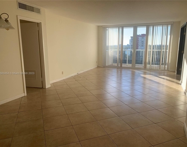 3140 S Ocean Dr - Photo Thumbnail 4