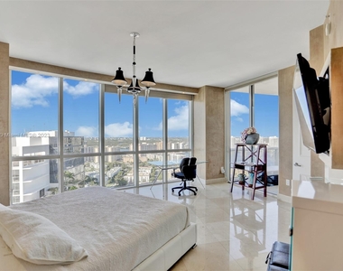 18101 Collins Ave - Photo Thumbnail 7