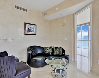 18101 Collins Ave - Photo Thumbnail 4