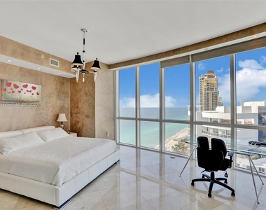 18101 Collins Ave - Photo Thumbnail 6