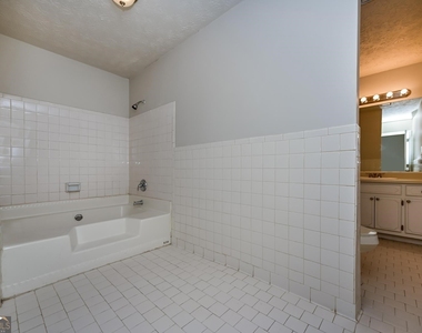 603 Wilmont - Photo Thumbnail 7