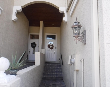 1026 Paseo Del Rio Ne - Photo Thumbnail 2