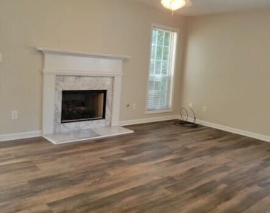 110 Park Forest Dr - Photo Thumbnail 2