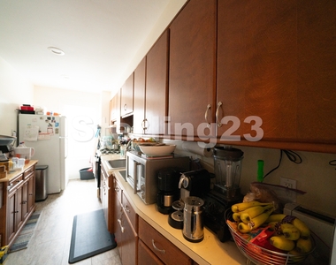 21-30 Ditmars Boulevard - Photo Thumbnail 2