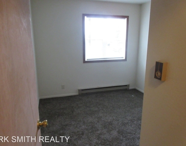 1325 Laramie Lane - Photo Thumbnail 5