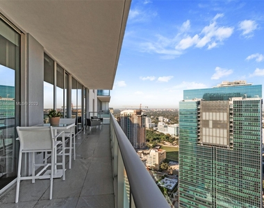 1300 Brickell Bay Dr - Photo Thumbnail 5