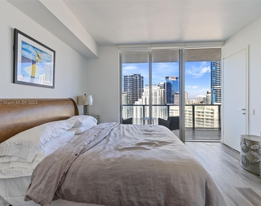 1300 Brickell Bay Dr - Photo Thumbnail 23