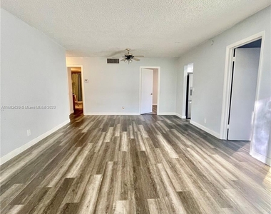 7101 W Sunrise Blvd - Photo Thumbnail 10