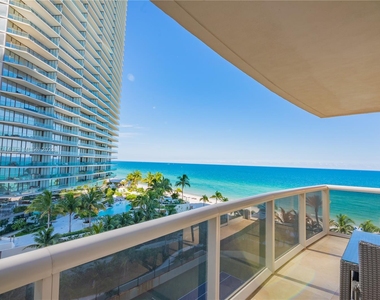 18911 Collins Ave - Photo Thumbnail 11