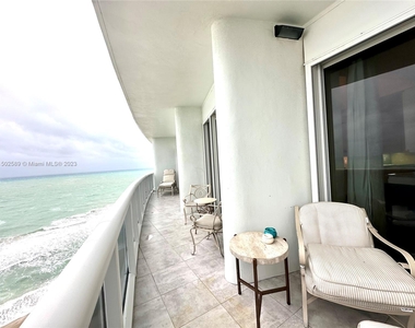 9601 Collins Ave - Photo Thumbnail 3