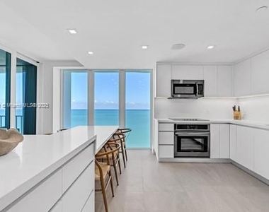 881 Ocean Dr - Photo Thumbnail 12