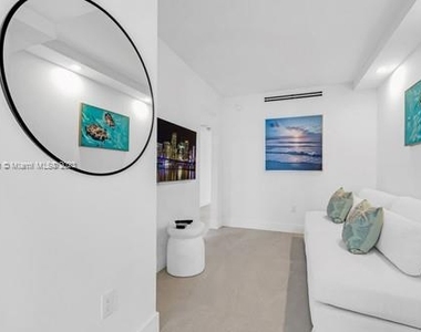 881 Ocean Dr - Photo Thumbnail 18