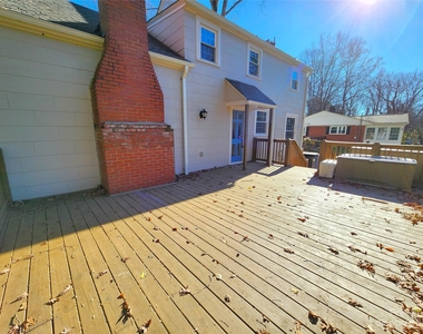 220 Colonial Drive - Photo Thumbnail 30