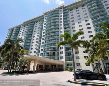 19390 Collins Ave - Photo Thumbnail 21