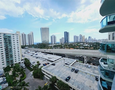 19390 Collins Ave - Photo Thumbnail 4