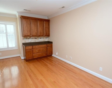 1025 Bolling Avenue - Photo Thumbnail 10