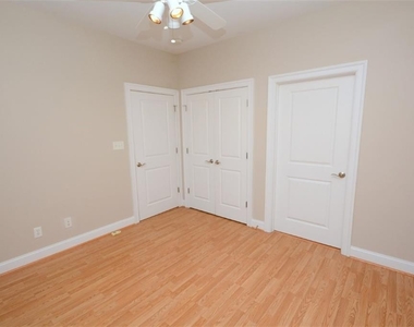 1025 Bolling Avenue - Photo Thumbnail 31