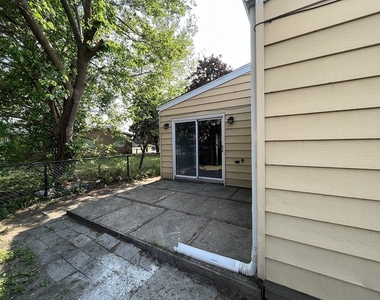 769 Greenbay Avenue - Photo Thumbnail 10