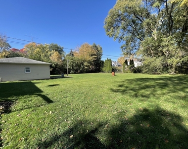 27w680 Galusha Avenue - Photo Thumbnail 12