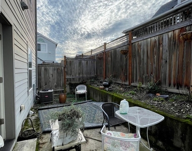 2330 Willamette St - Photo Thumbnail 18