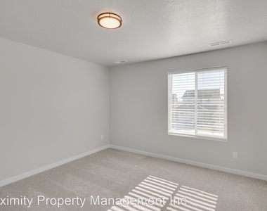 320 S. Baraya Way - Photo Thumbnail 17