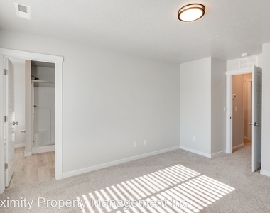 320 S. Baraya Way - Photo Thumbnail 18