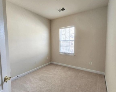 4324 Talmadge Cir - Photo Thumbnail 20