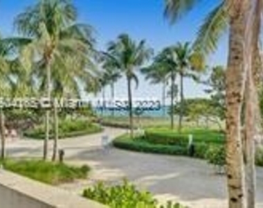 10185 Collins Ave - Photo Thumbnail 14